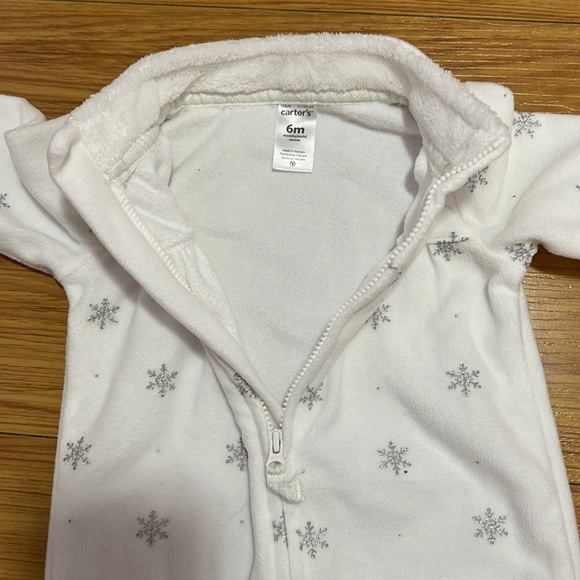 Snowflake onesie - Picture 2 of 3